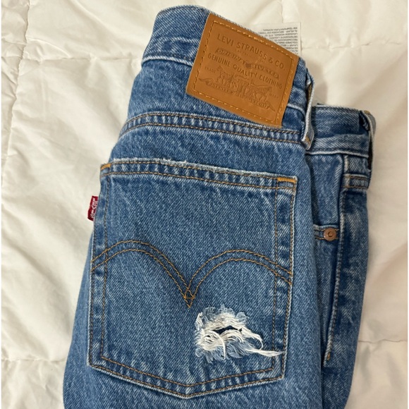 WORN ONCE wedgie jeans Levi’s - Picture 2 of 6